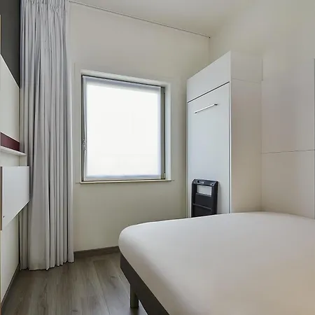 Ibis Budget Oostende Airport-2
