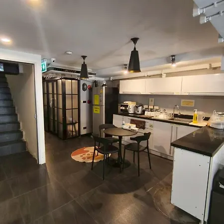 The Blocks Hostel Sukhumvit 10-3