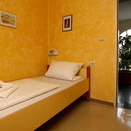 Kolping Hostel Trier im Warsberger Hof-2