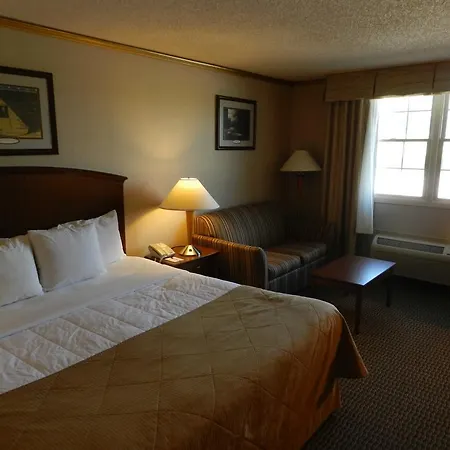 Ramada By Wyndham Williamsburg And Wasserbahn Waterpark-3