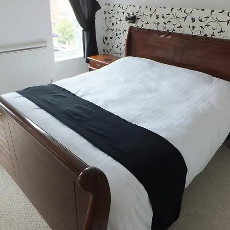 Grove Guest House-2