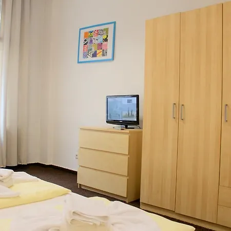 Pension Central Hostel Berlin-2