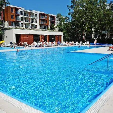Apartamenty BalticON Polanki - Sauna, Fitness inclusive - Basen latem, Pool im Sommer-2