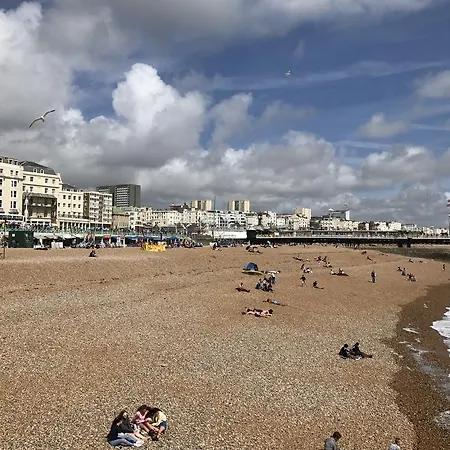 Brighton Beach Inn Hostel-3
