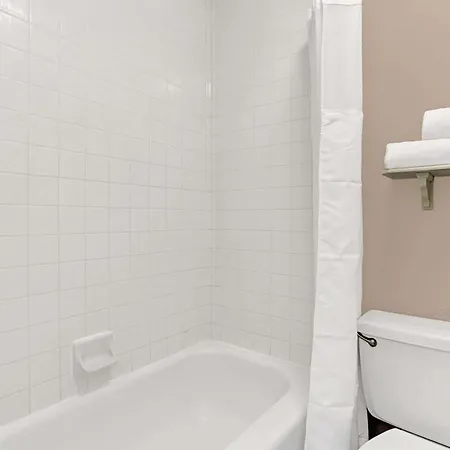 Days Inn By Wyndham Tucson City Center-3