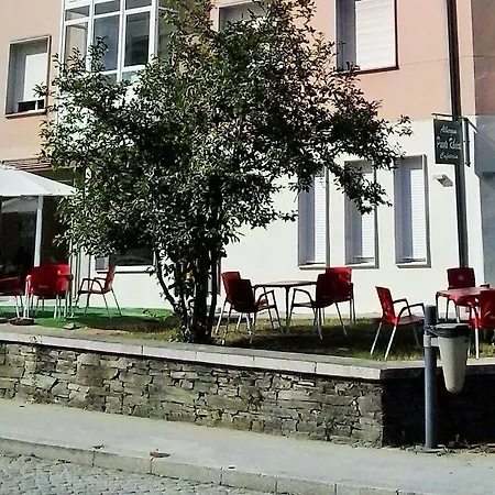 Pensión-Albergue Puente Ribeira-2