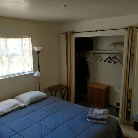 Lakeside Hostel & Guest House-3