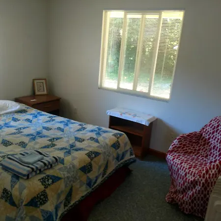 Lakeside Hostel & Guest House-2