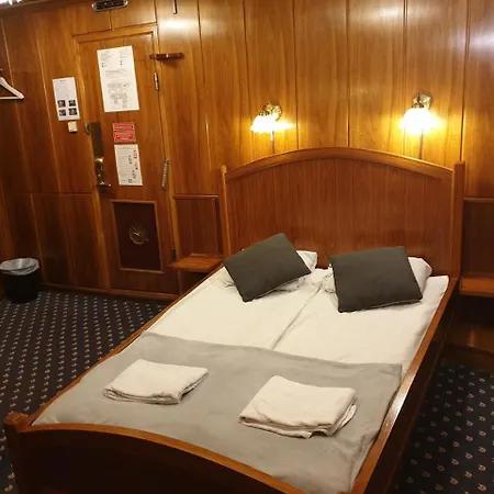 M/S Birger Jarl - Hotel & Hostel-3