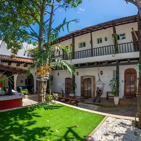 Island Life Hostel-3