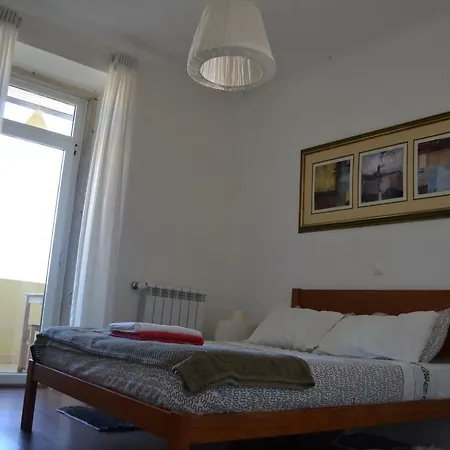 Metro Hostel Lisbon-3