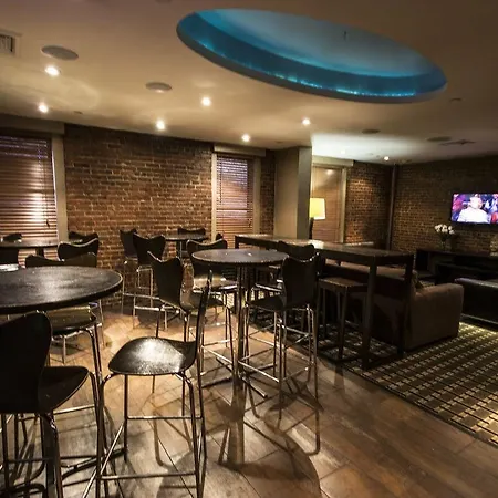 Broadway Hotel & Hostel-2
