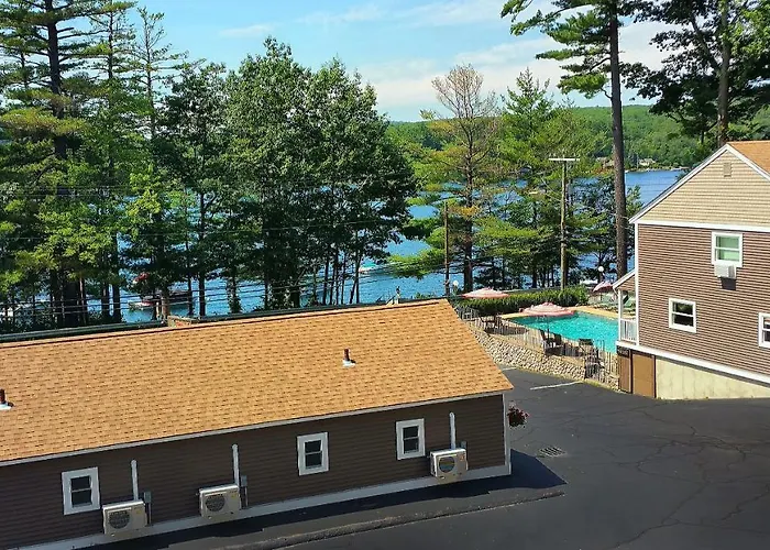 Hotel: Birch Knoll Motel