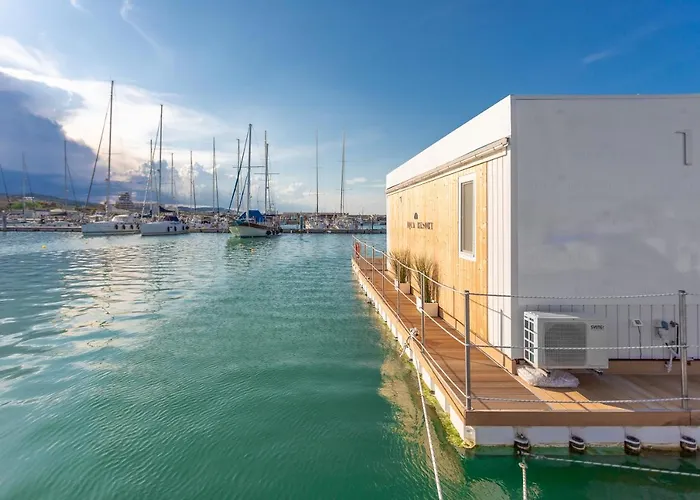 Aqua Resort Giulianova - Houseboat Experience