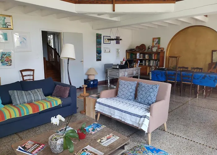 Cassis Hostel