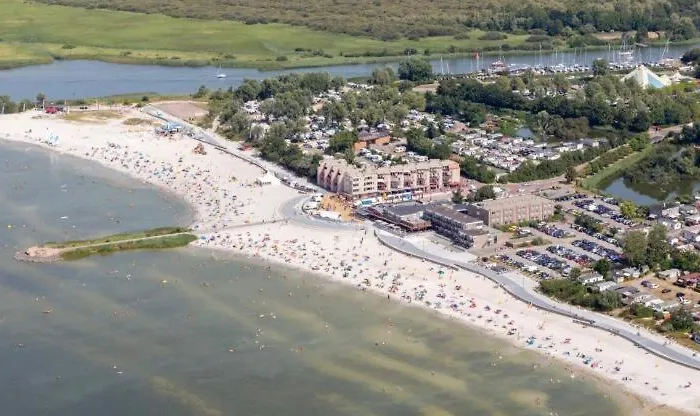 Makkum Aan Het Strand