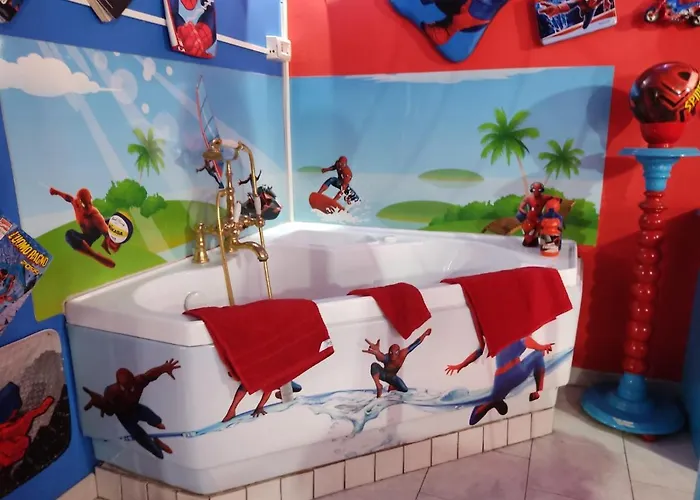 Jacuzzi hotel: Spiderman House
