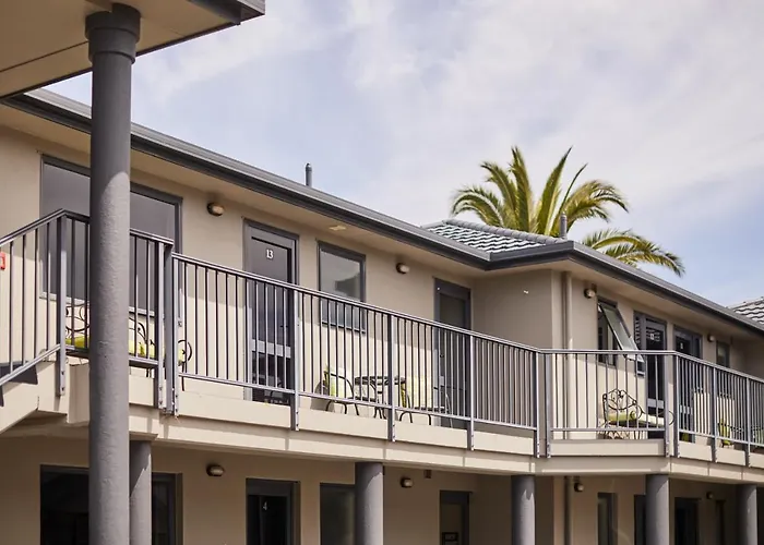Luxury hotel only: Blenheim Palms Motel