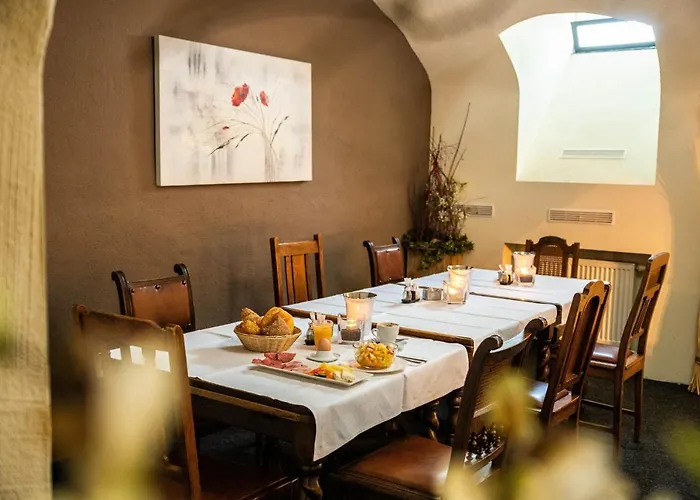 Hotel Villa-Bassermann, stilvoll, 2 Min zum Schloss, schnelles WLAN&Parkplatz Schwetzingen