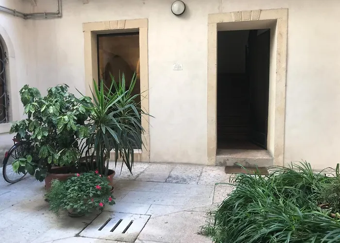 Albergo centrale: Palazzo Della Torre Room