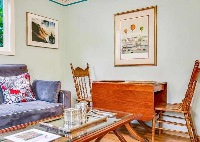Villa: Hummingbird Garden Retreat