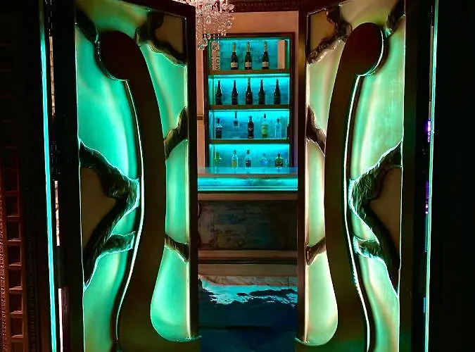 Hot Tub in Room Utopia Alicante - Boutique Para Adultos