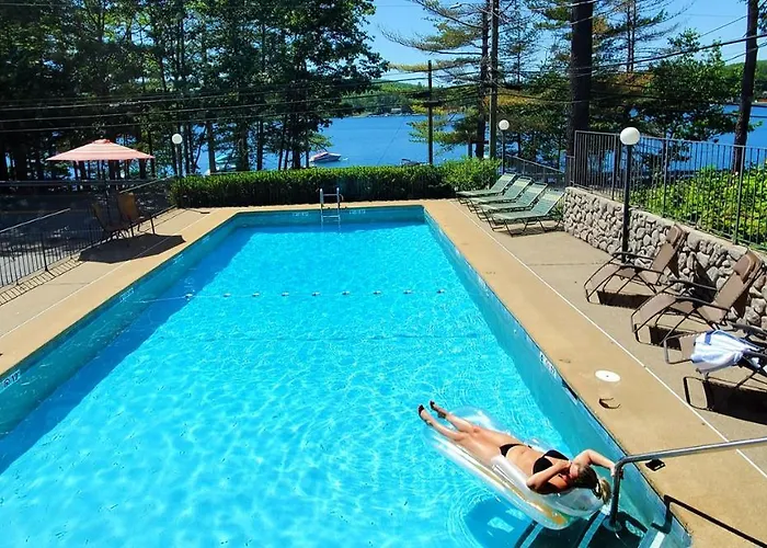 Hotel: Birch Knoll Motel