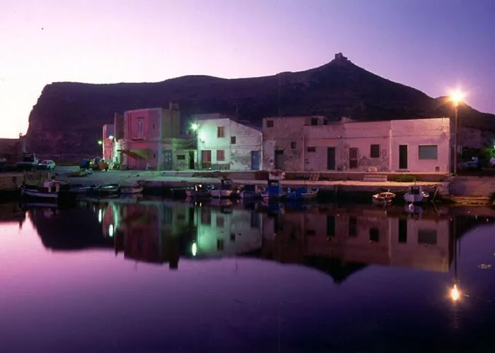 Hotel adatto agli animali: Il Cubo, monovano col mare su tre fronti.
