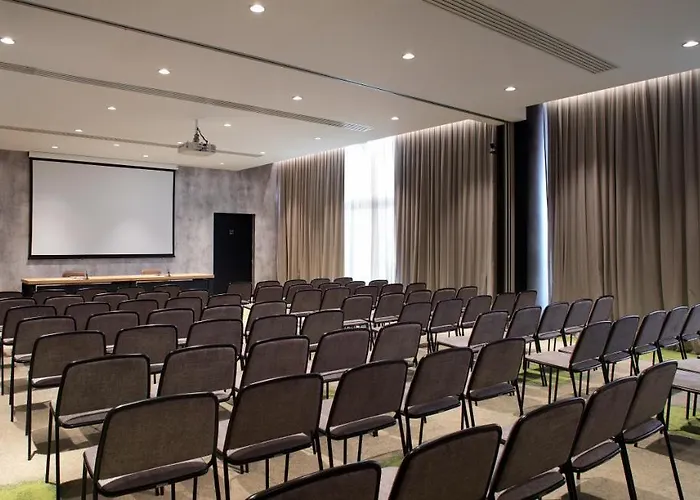 Family Hotel: J Hotel