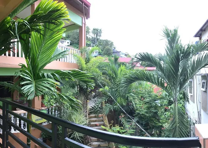 Cheap hotel: Reynaldo'S Upstairs