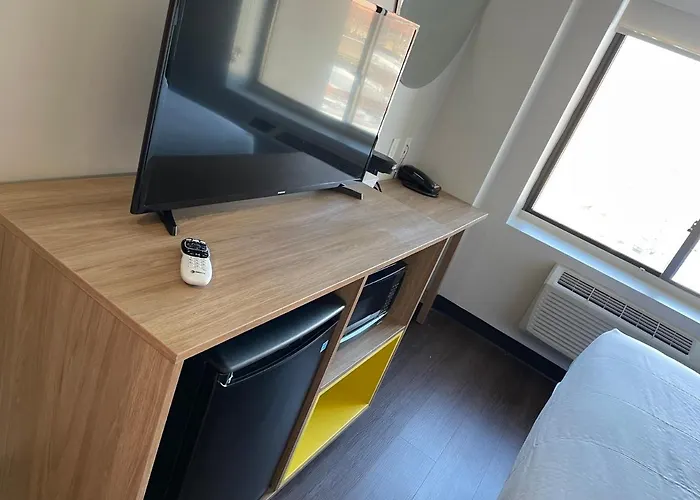 Family Hotel: Days Inn & Suites By Wyndham Jamaica Jfk Airport