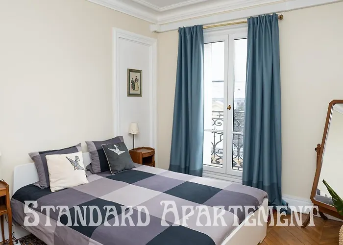 B&B: Eiffel Tower View Rose, Apartment #2