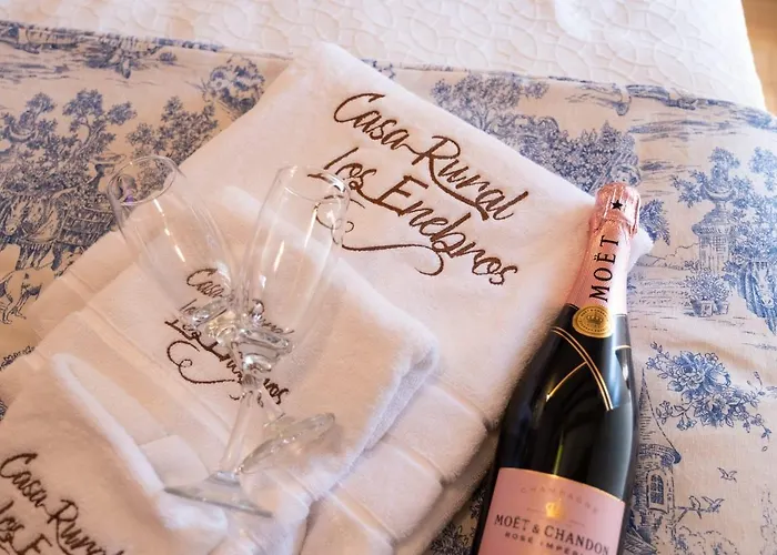 Villa con piscina: Casa Rural los Enebros