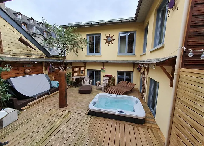 Hôtel avec vue: Le Patio de Luchon