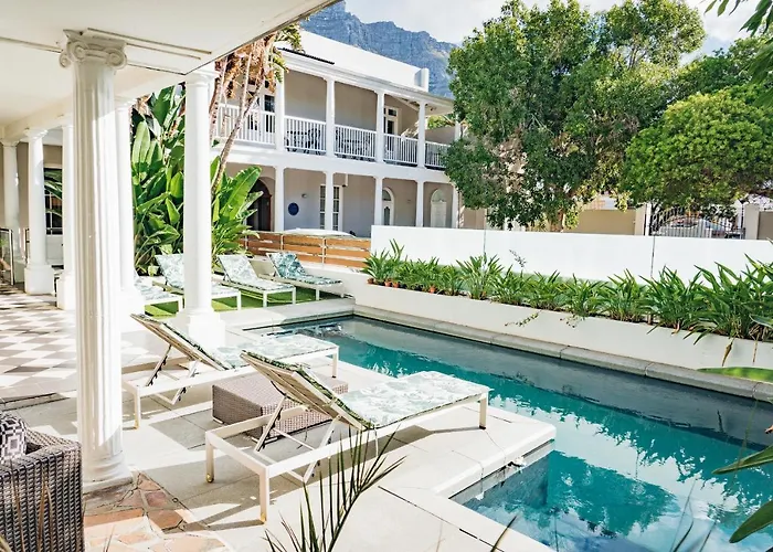 B&B: Three Boutique Hotel