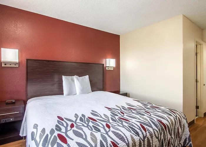 Red Roof Inn West