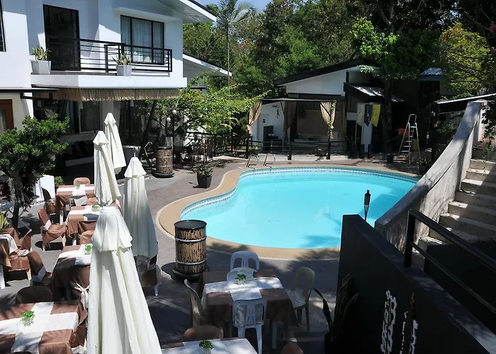 Hotel with view: Date & Dine Resort