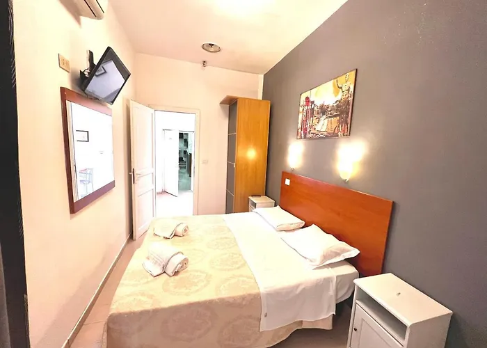Alius And Freerome Hotel