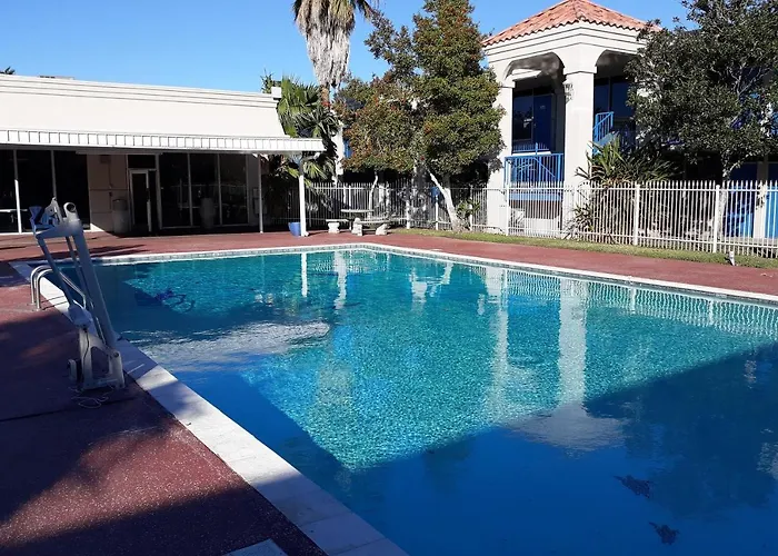 Travelodge By Wyndham Baton Rouge East