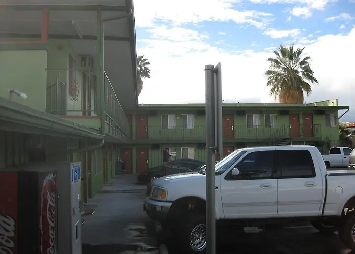 Airport Hotel: Sunshine Motel