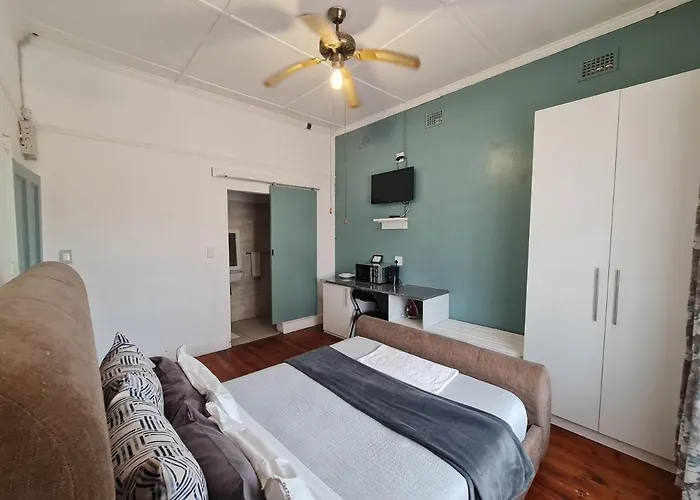 Guest house: The Beach Hide