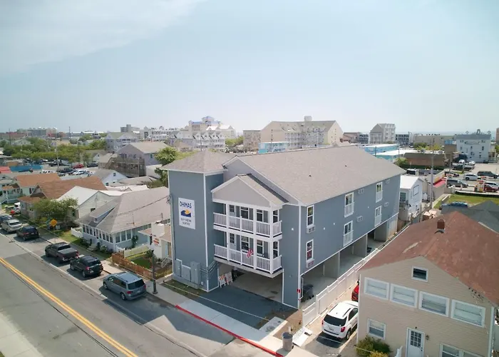 Dhimas Bayview Suites