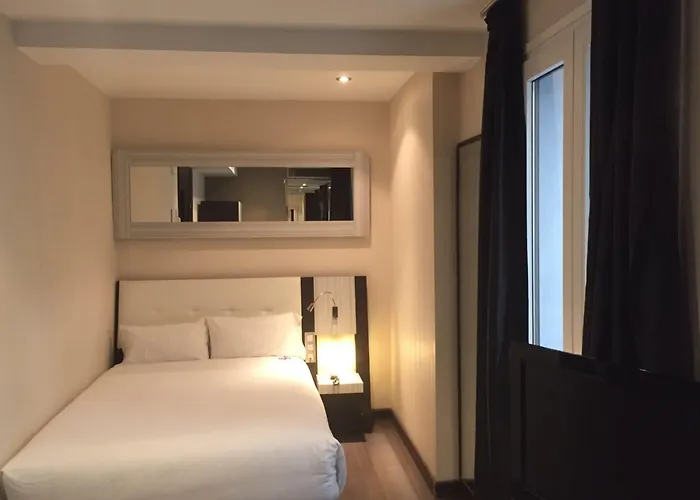 Hotel de 3 estrellas: Petit Palace Arenal