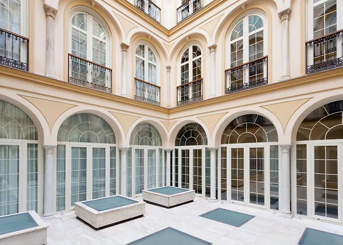 Petit Palace Plaza