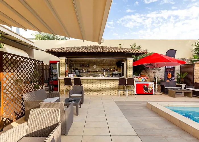 Oasis Hotel Perama 