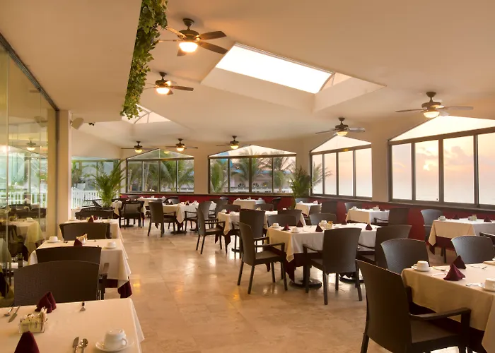 Hotels with tennis Golden Parnassus Resort & Spa (Adults Only)