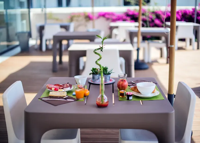 Hotel con piscina: Comfort Aparthotel Antibes Le Maestria