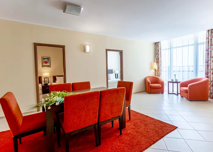 Beach hotel: Sunset Resort