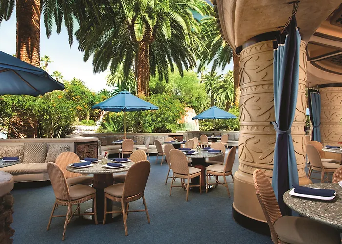 Hotel with pool: The Mirage