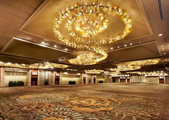 Airport Hotel: Hilton Hawaiian Village Waikiki Beach Resort